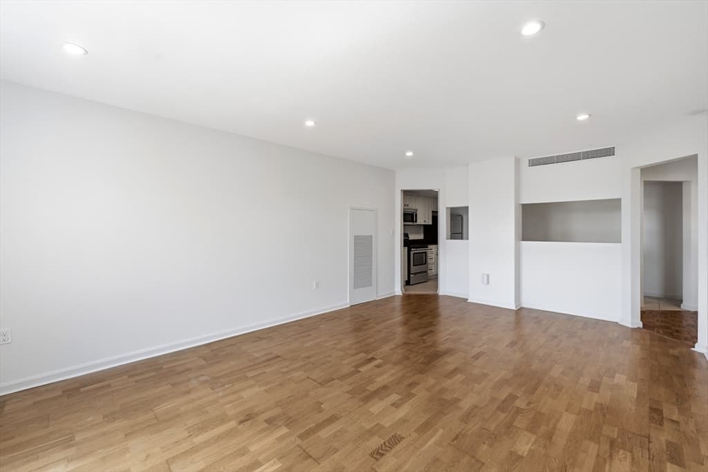 Condominium at 165 Cottage # 701, Chelsea MA 01250, Chelsea, photo 4 of 37