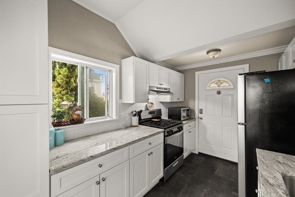 315 Washington St, Fall River MA 02721 photo 3