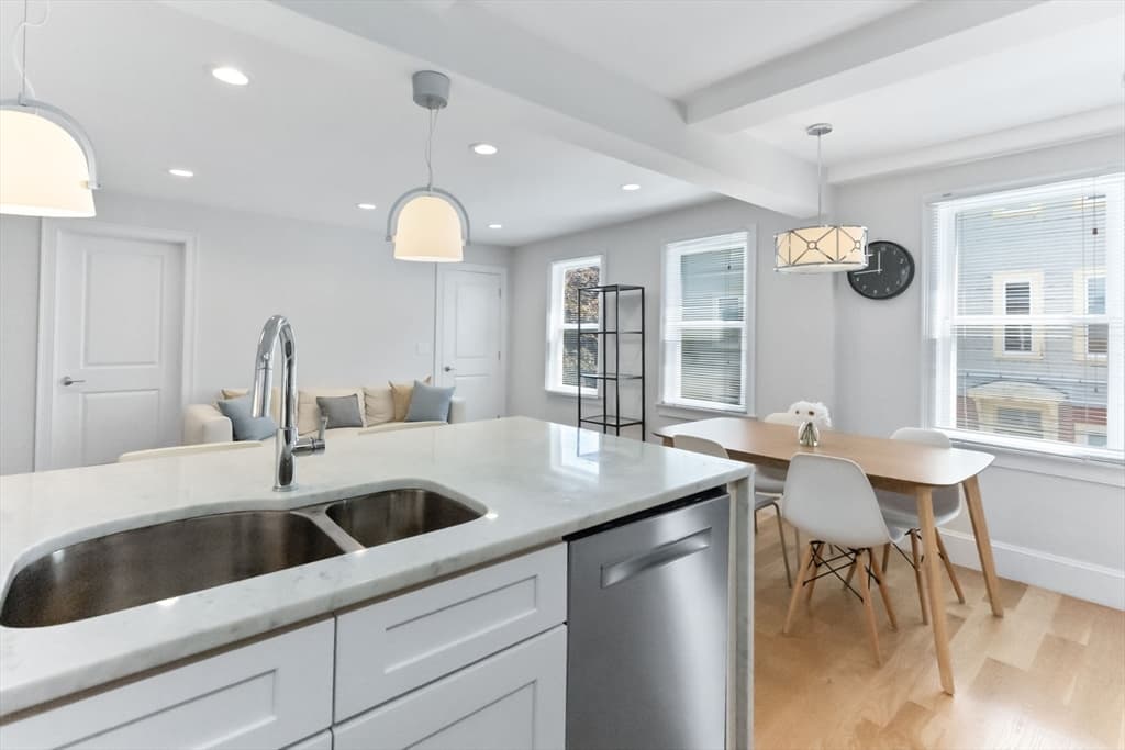 327-329 Hurley St # 2, Cambridge MA 02141 photo 18