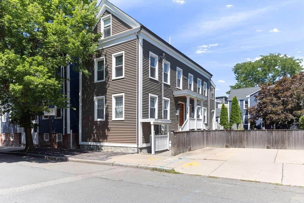 327-329 Hurley St # 2, Cambridge MA 02141 photo 4