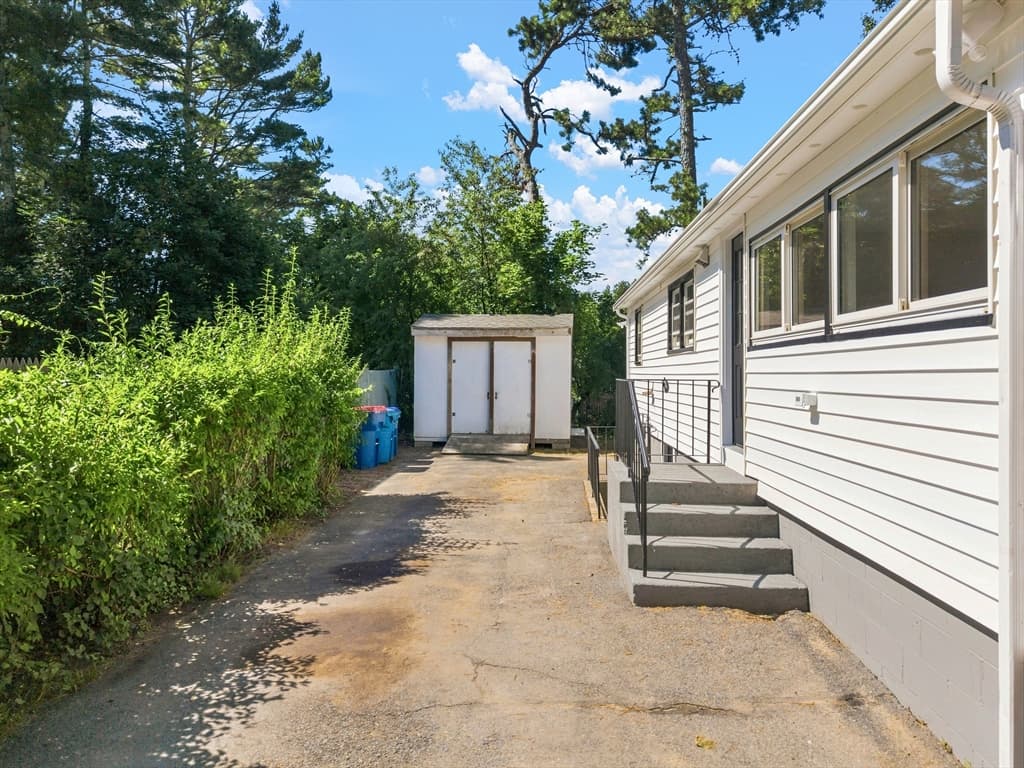 97 Plymouth Ave, Wareham MA 02538 photo 4