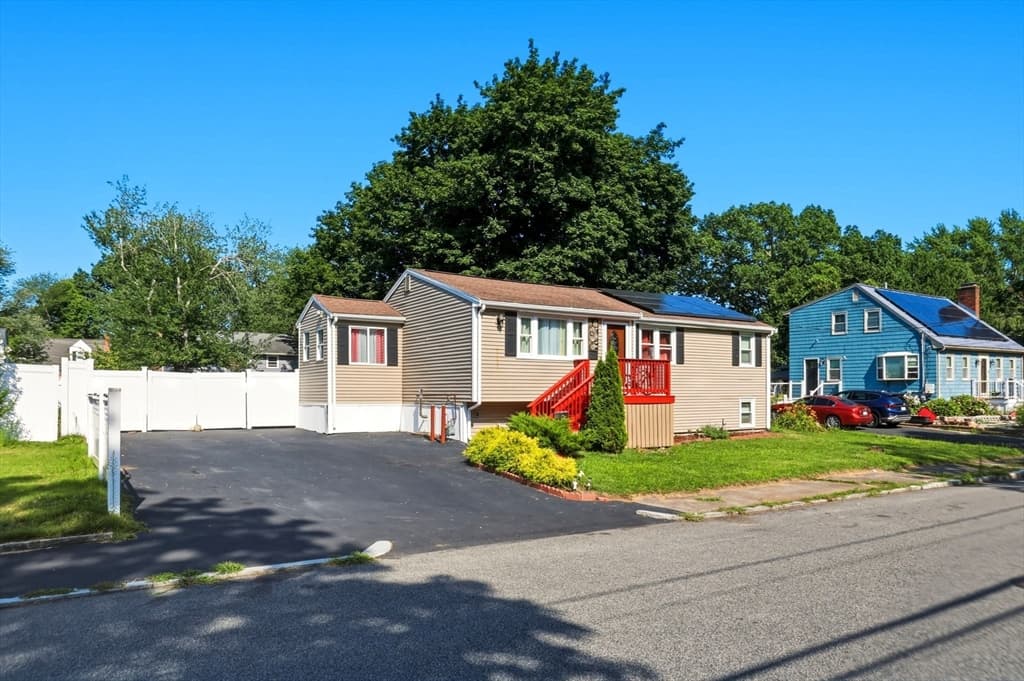 280 Ettrick St, Brockton MA 02301