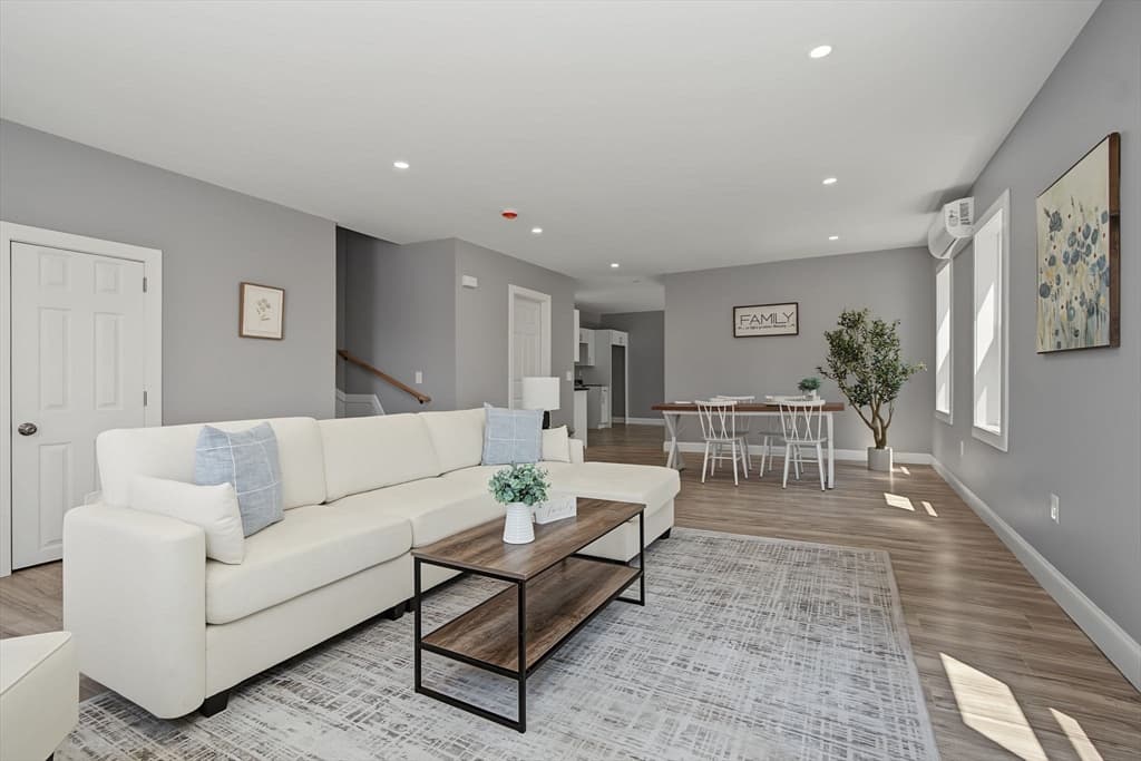 85 Middle St, Fairhaven MA 02719 photo 4