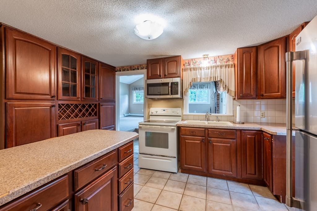 289 Morgan St, South Hadley MA 01075 photo 9