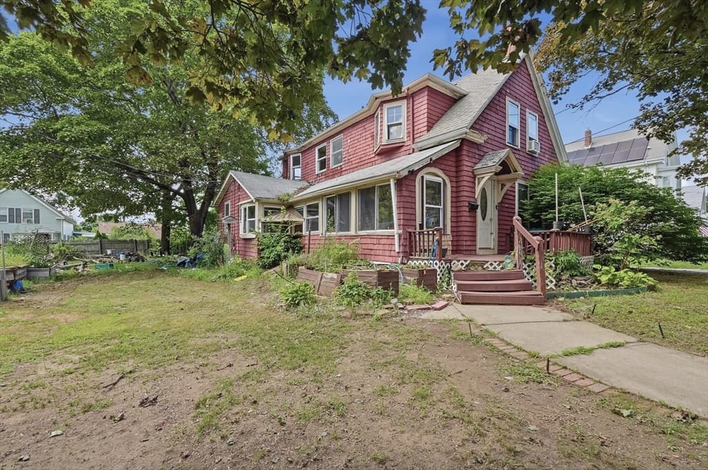 18 Linfield St, Holbrook MA 02343