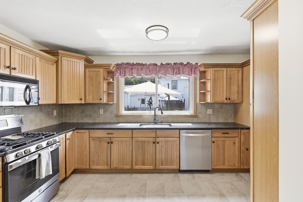 1 Oak St, Tewksbury MA 01876 photo 9