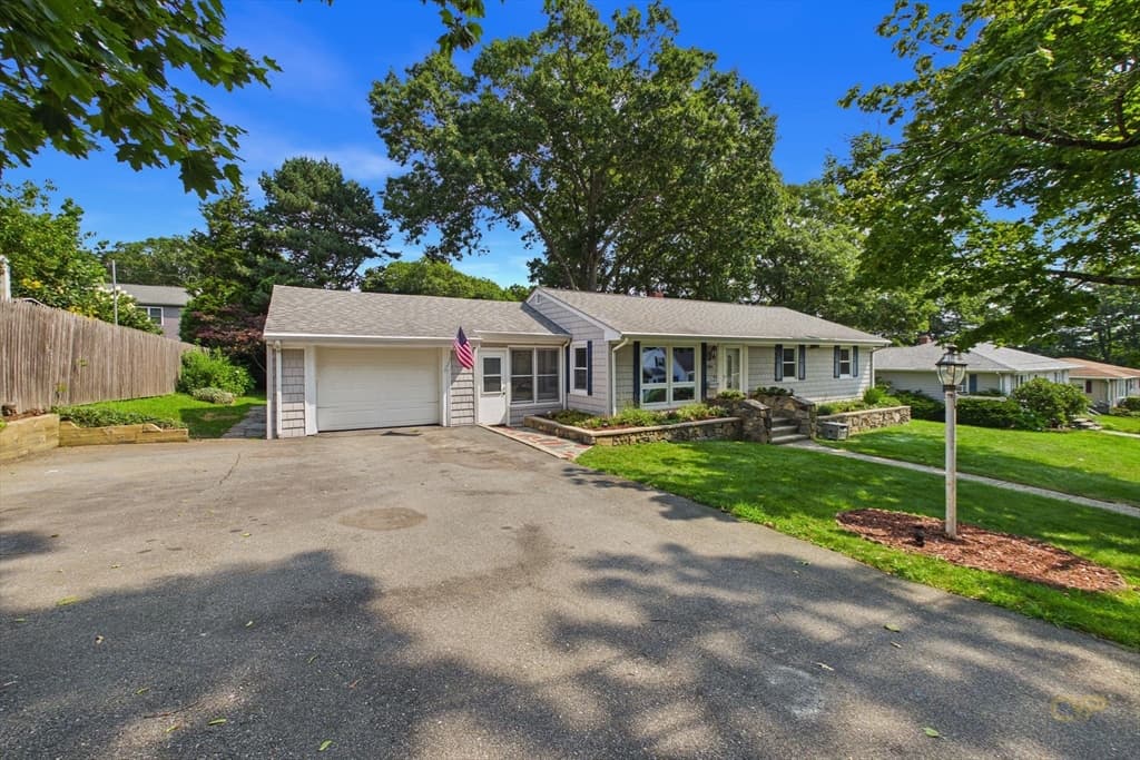 Single Family Residence at 206 Lafayette St, Fall River MA 02723, Fall River, photo 2 of 38
