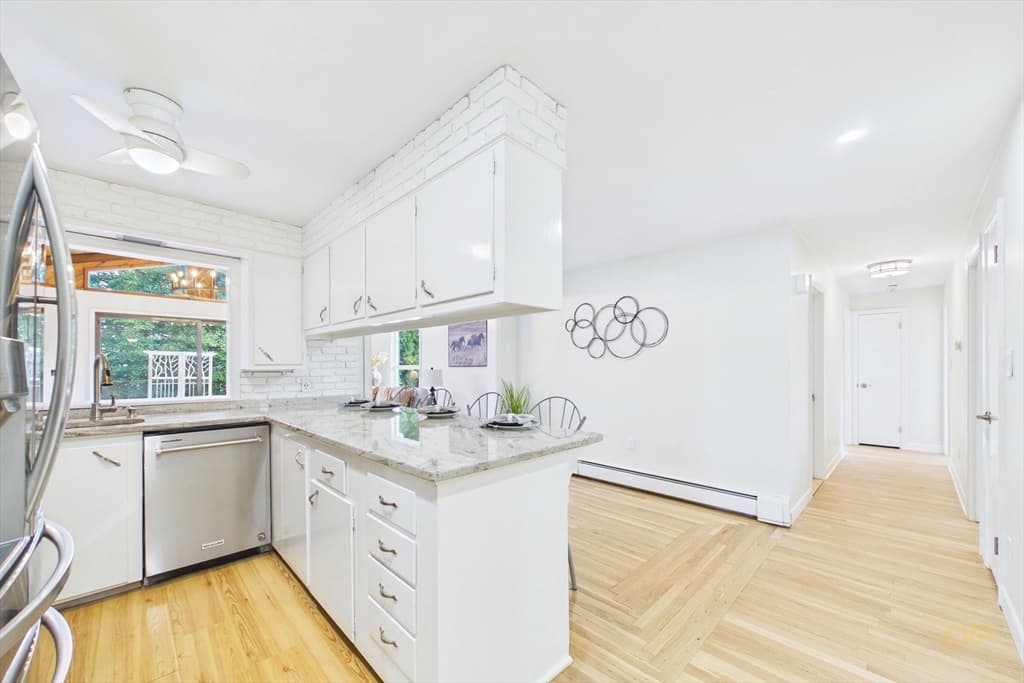 Single Family Residence at 206 Lafayette St, Fall River MA 02723, Fall River, photo 9 of 38
