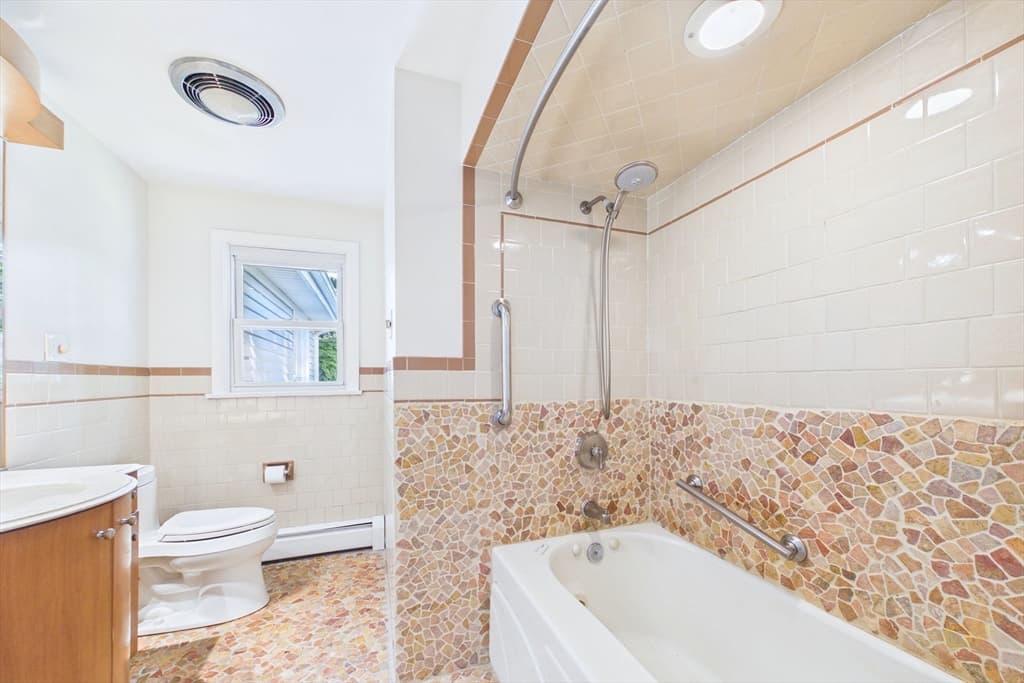 Single Family Residence at 206 Lafayette St, Fall River MA 02723, Fall River, photo 15 of 38