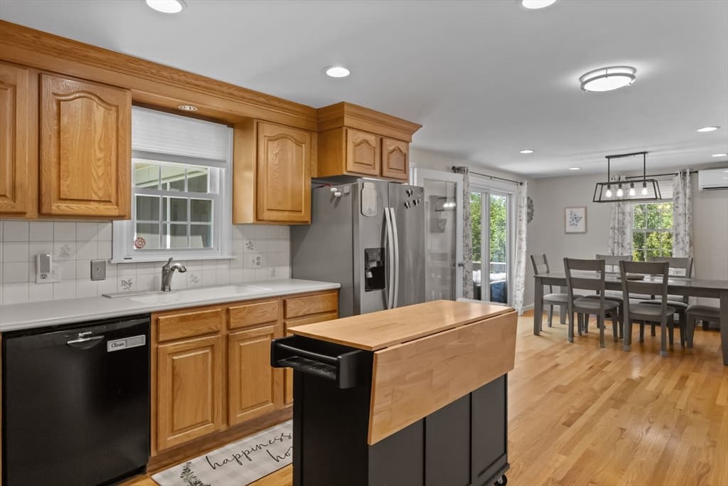 Single Family Residence at 40 Stowe Rd, Grafton MA 01519, Grafton, photo 5 of 34