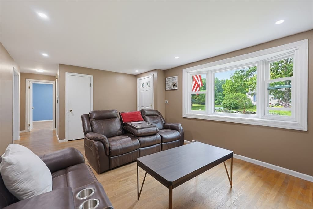 304 Primrose Hill Rd, Dracut MA 01850 photo 2