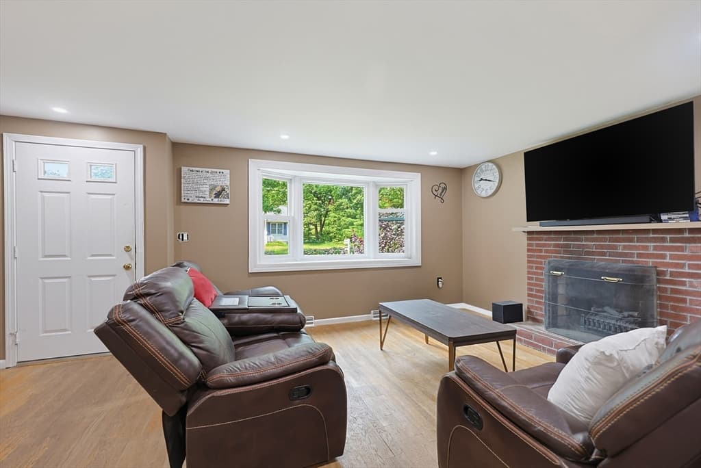 304 Primrose Hill Rd, Dracut MA 01850 photo 3