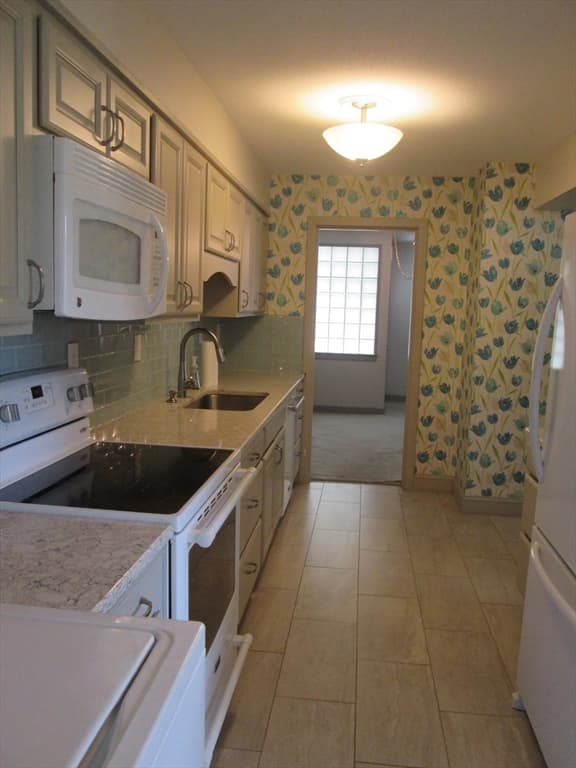 188 Horseshoe Dr # 188, Chicopee MA 01022 photo 6