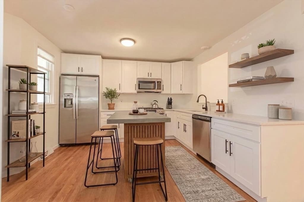 33 Lamplighter # 33, Easton MA 02375