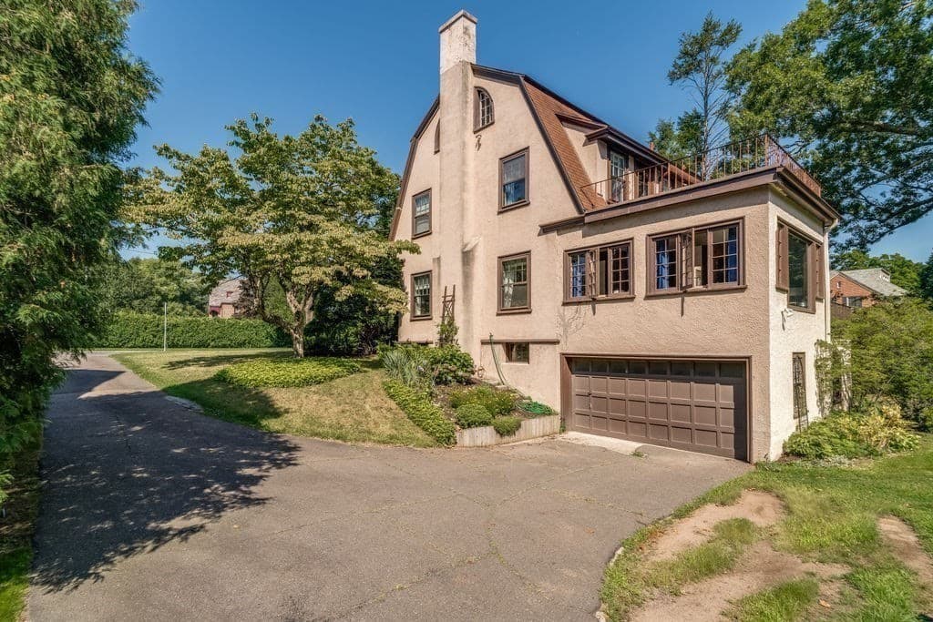 116 Pleasant St, Holyoke MA 01040 photo 25