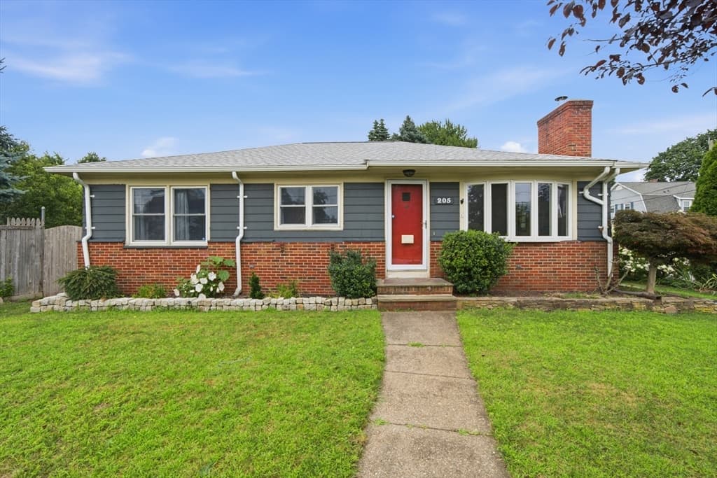 205 Central Ave, Seekonk MA 02771