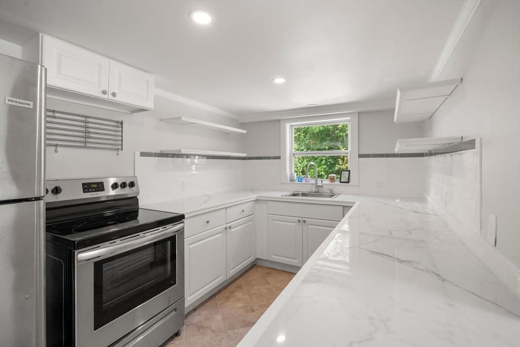 29 Sandwich Rd, Wareham MA 02571 photo 7