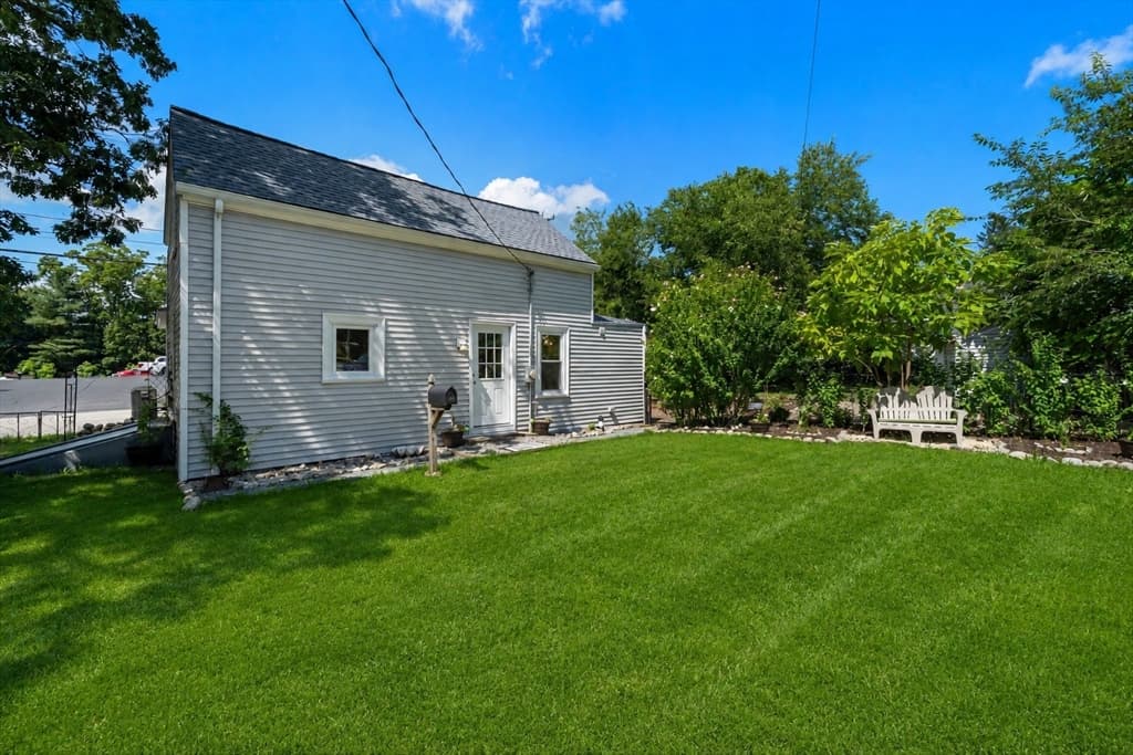 29 Sandwich Rd, Wareham MA 02571