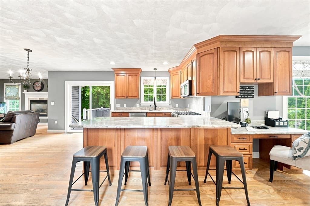 25 Essex St, Middleton MA 01949 photo 7