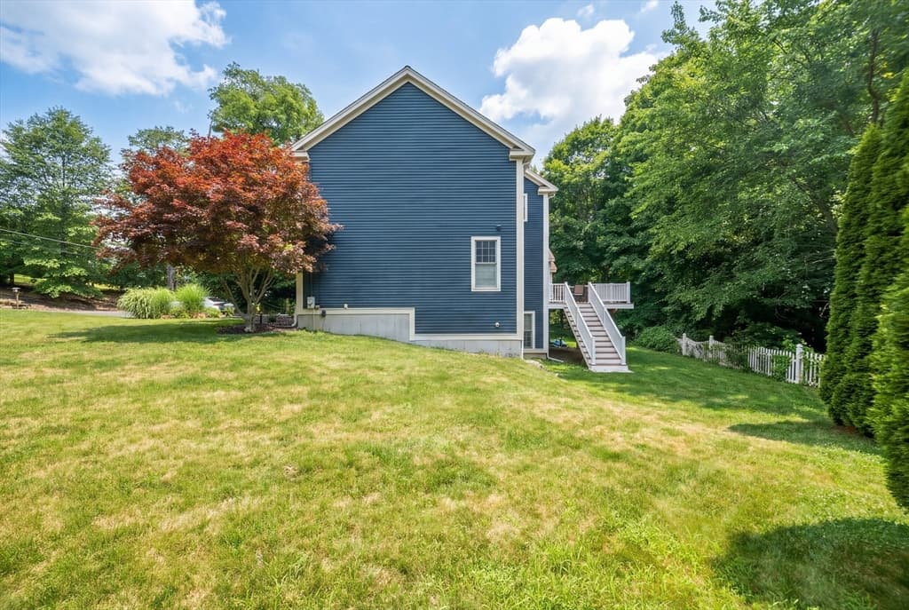 25 Essex St, Middleton MA 01949 photo 5