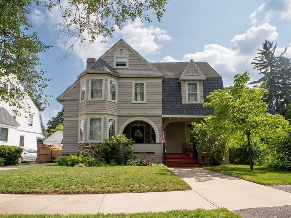 37 Pineywoods Ave, Springfield MA 01108
