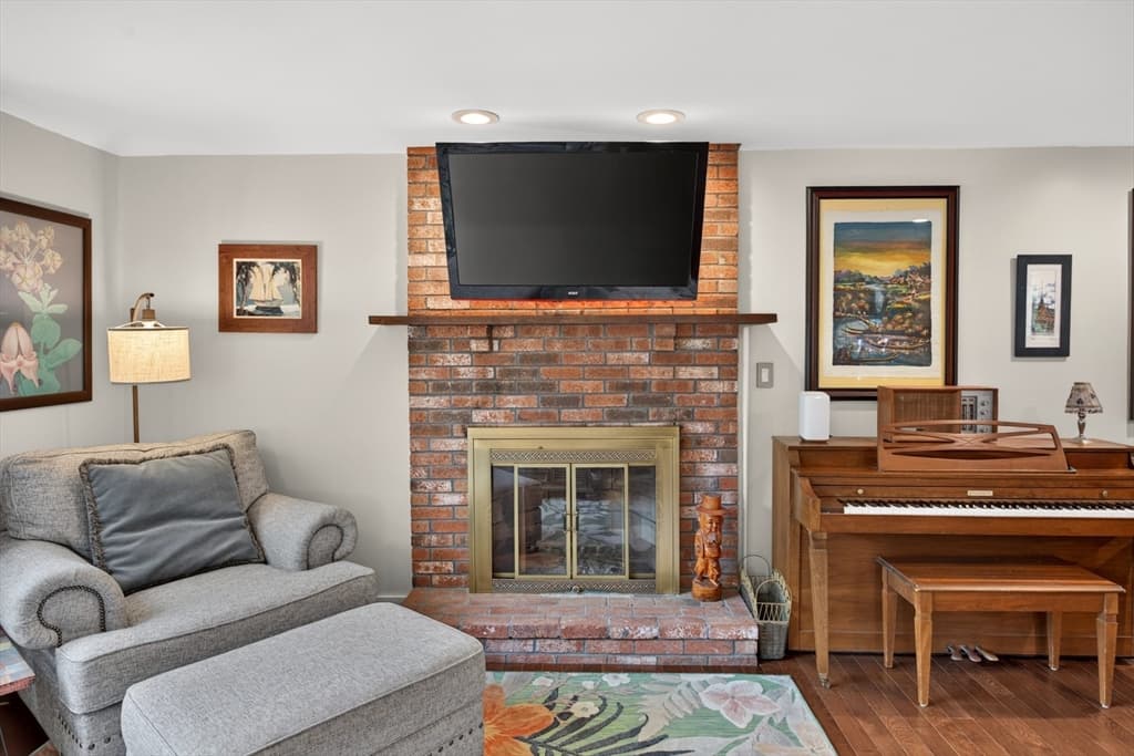 106 Tanglewood Dr, Falmouth MA 02536 photo 6