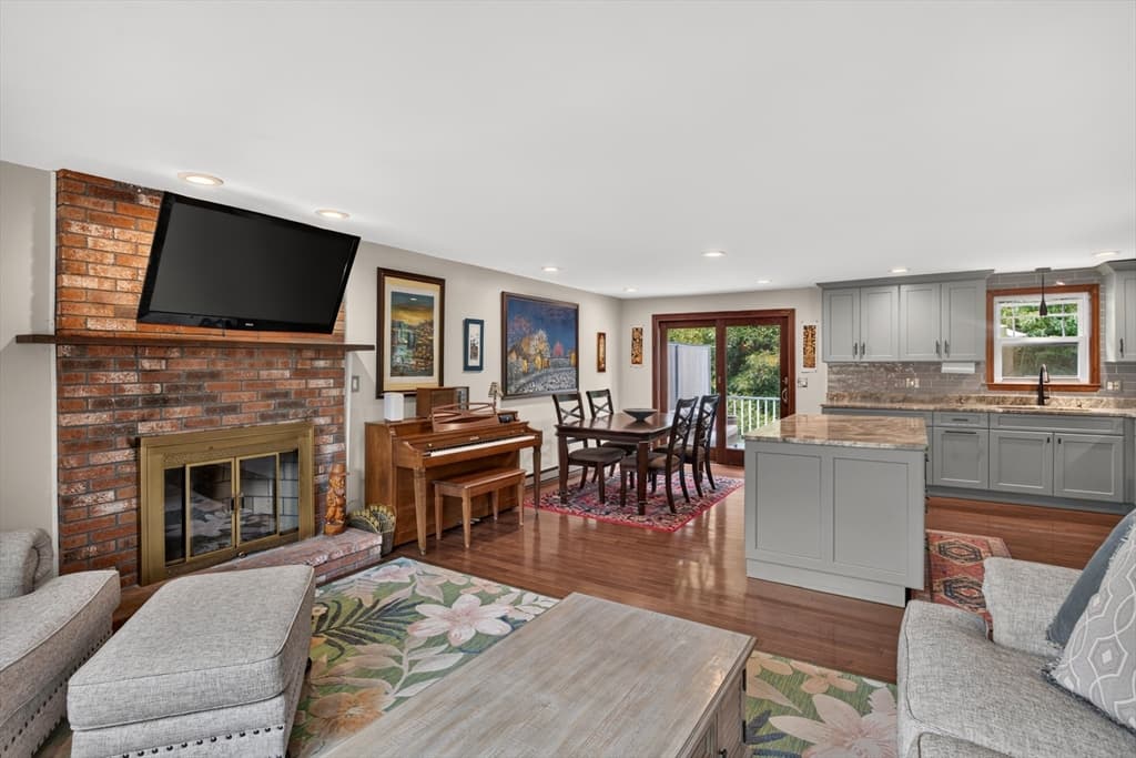 106 Tanglewood Dr, Falmouth MA 02536 photo 8