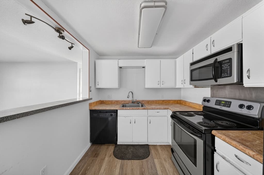 1261 Church St # 15, New Bedford MA 02745 photo 7