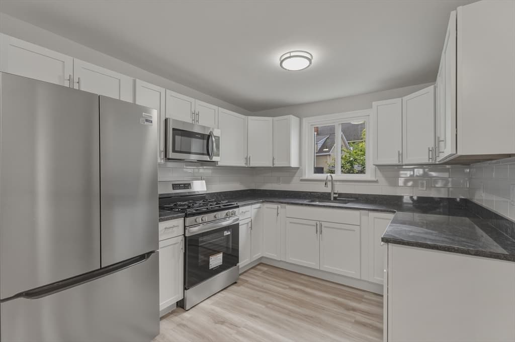 12 L St, Lowell MA 01850 photo 7