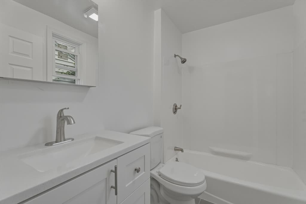 12 L St, Lowell MA 01850 photo 11