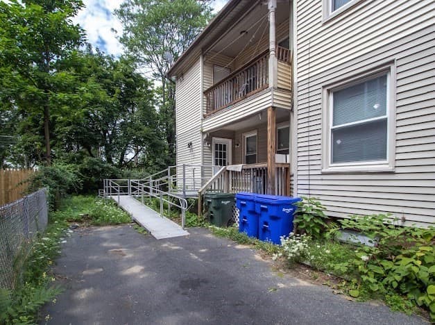 44-46 Dawes St, Springfield MA 01109 photo 5