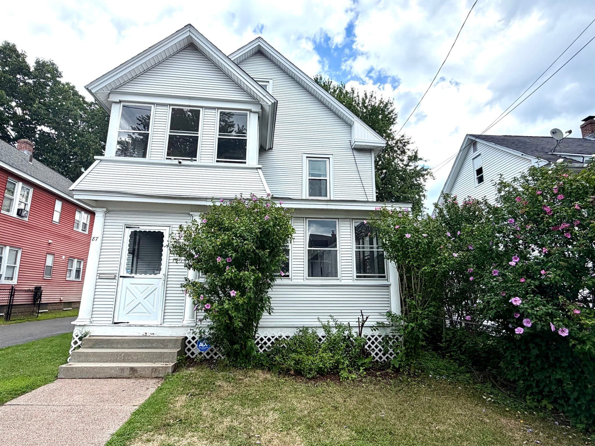 87 Hamburg, Springfield MA 01107