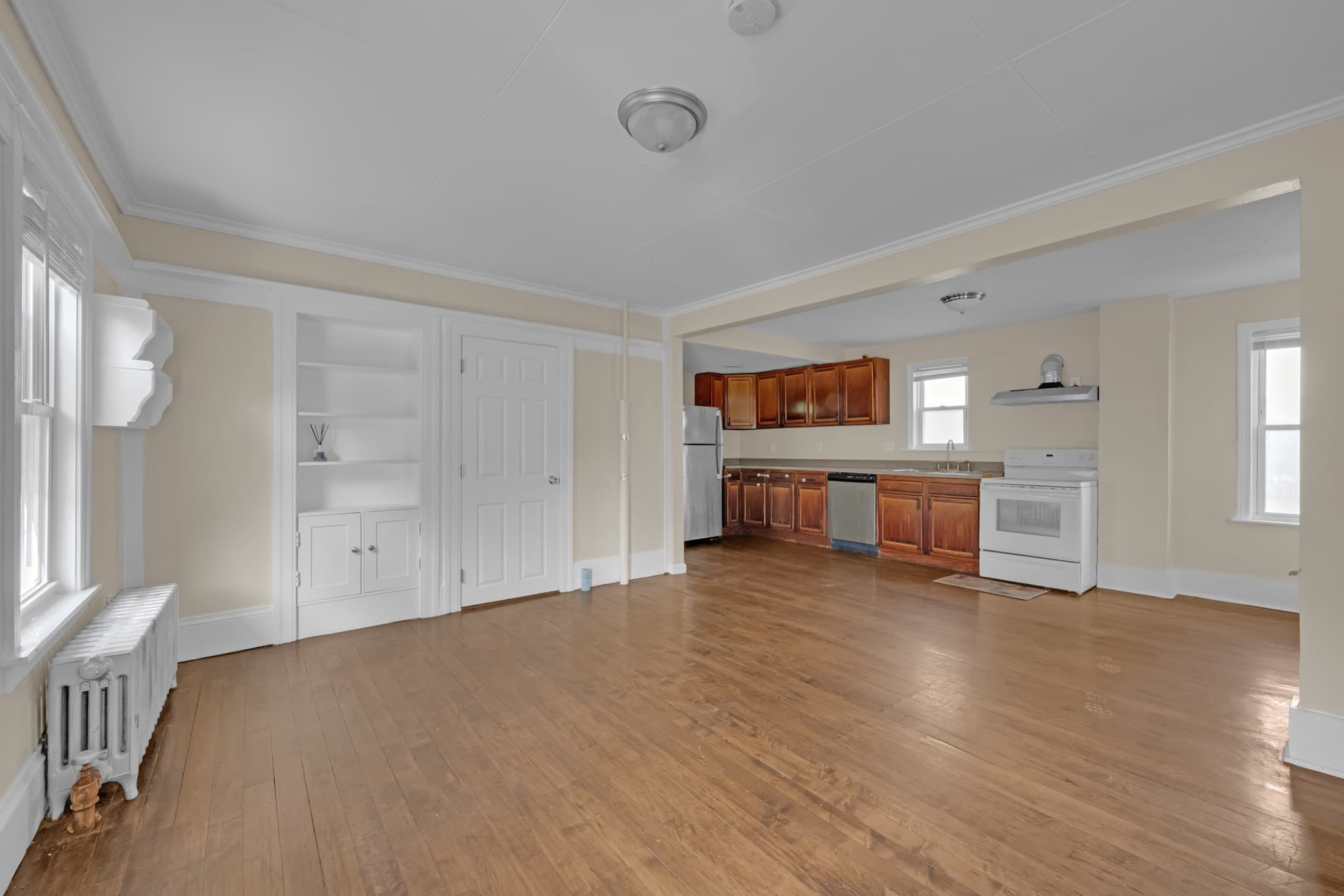 Single Family Residence at 139 Endicott St, Worcester MA 01610, photo 5 of 21