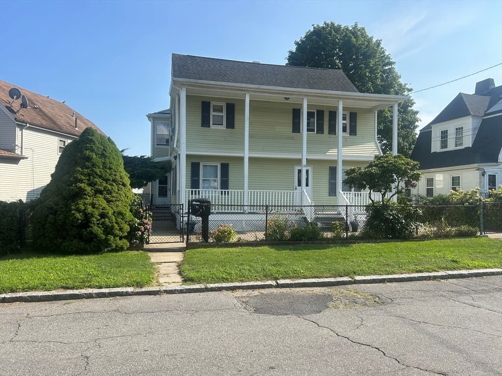 28 Gosnold St, New Bedford MA 02740