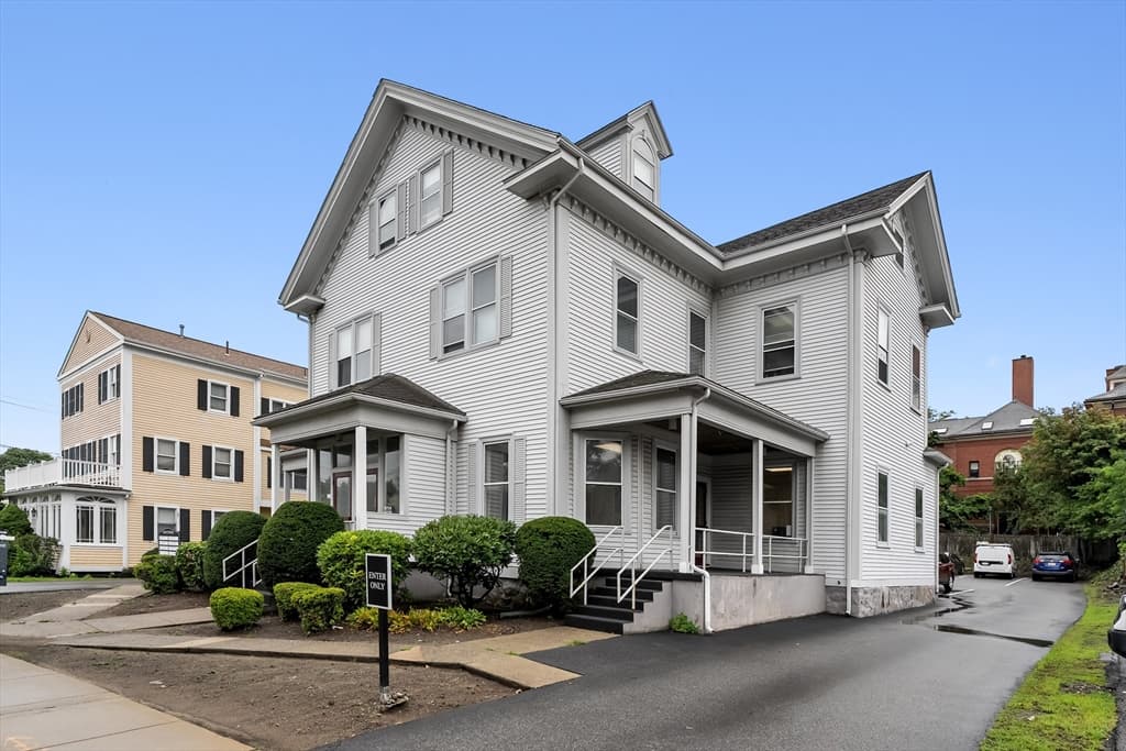 1074 Massachusetts Ave, Arlington MA 02476 photo 2