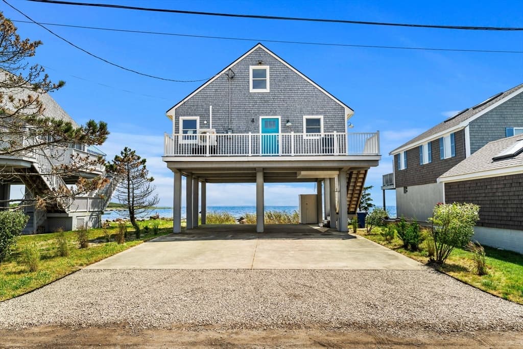 4 Union Ave, Mattapoisett MA 02739