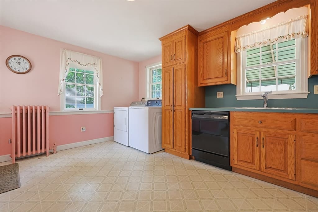 98 Pleasant St, Franklin MA 02038 photo 5