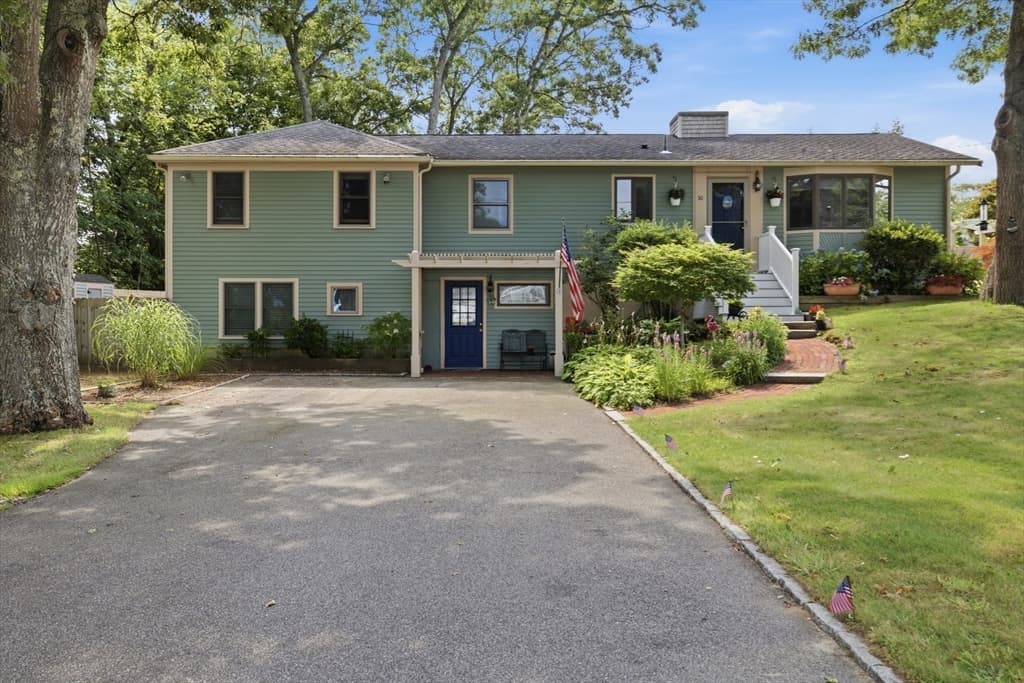 30 Crocker Rd, Falmouth MA 02536