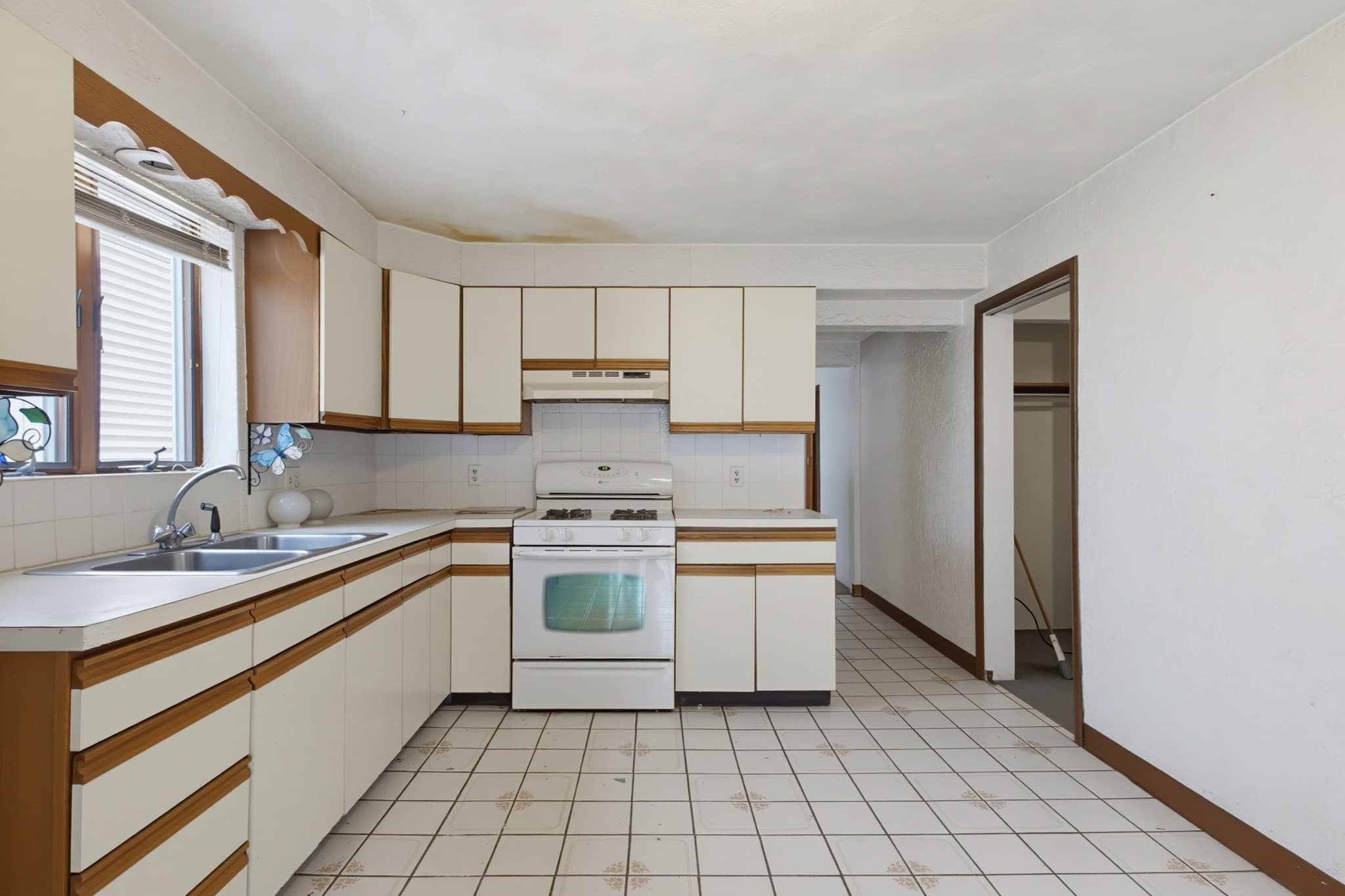 3 Family at 259 Havre St, Boston MA 02128, Boston, photo 4 of 37