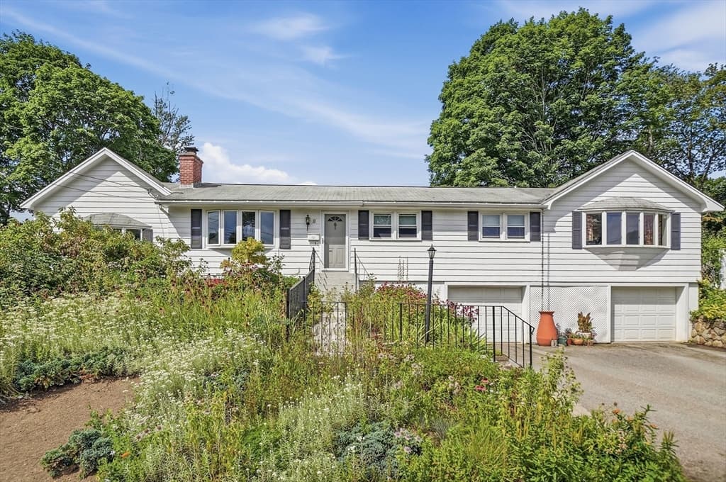 11 Farmington Circle, Marlborough MA 01752
