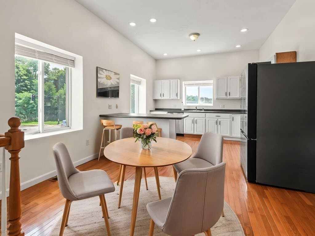 Condominium at 705 Southbridge St # A, Worcester MA 01610, photo 2 of 20