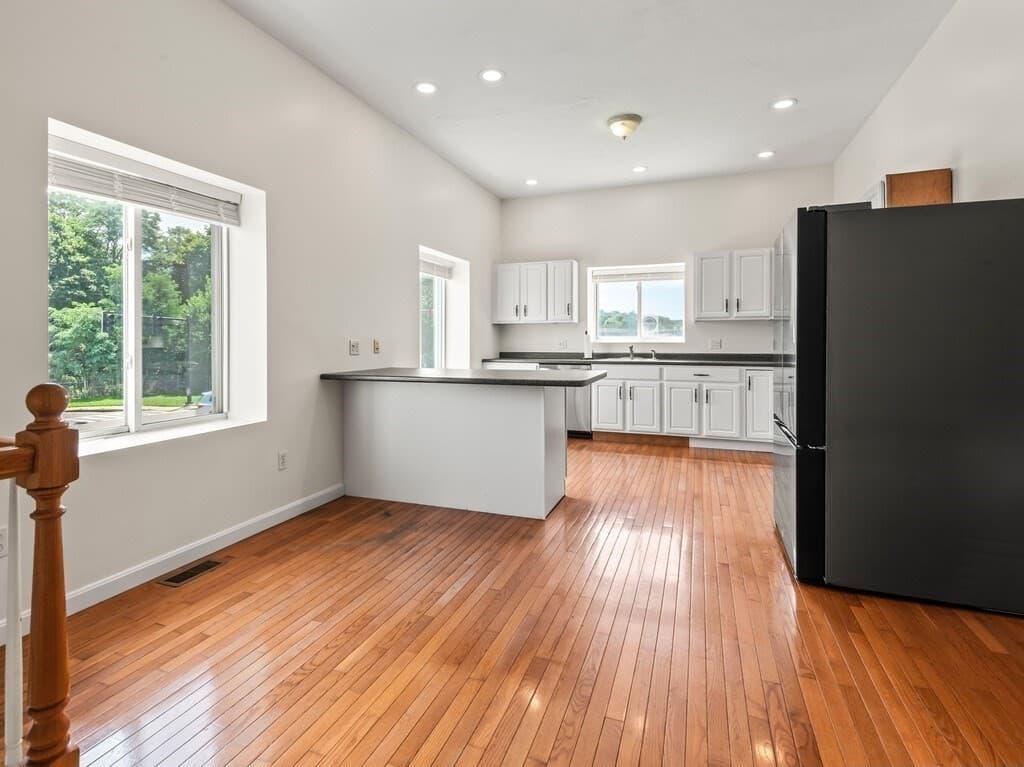 Condominium at 705 Southbridge St # A, Worcester MA 01610, photo 3 of 20