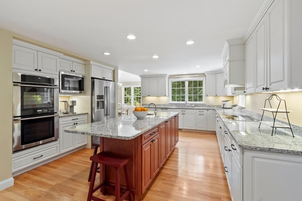 Single Family Residence at 17 Townsend Road, Lynnfield MA 01940, Lynnfield, photo 2 of 42