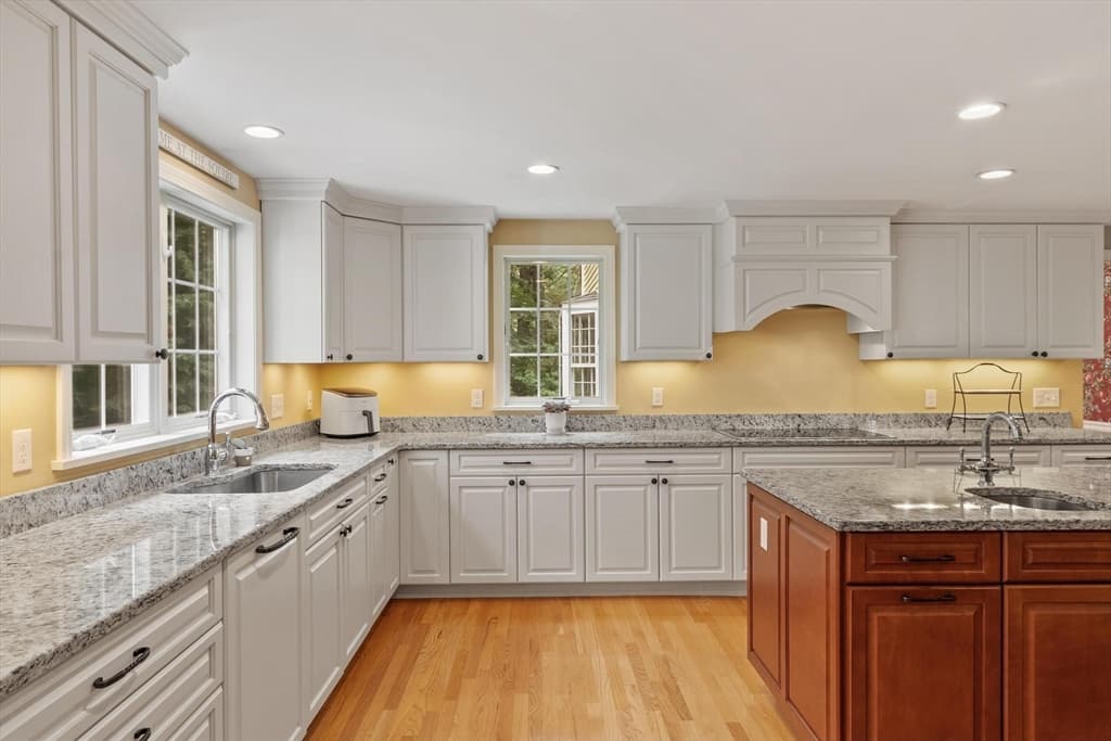 Single Family Residence at 17 Townsend Road, Lynnfield MA 01940, Lynnfield, photo 3 of 42