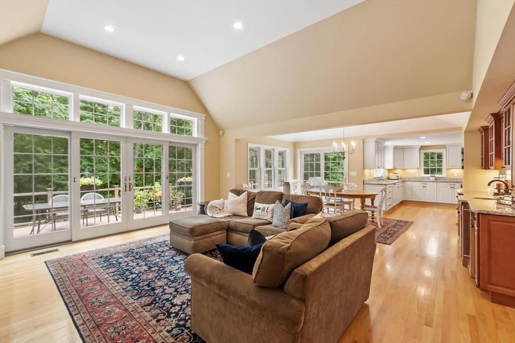 Single Family Residence at 17 Townsend Road, Lynnfield MA 01940, Lynnfield, photo 5 of 42
