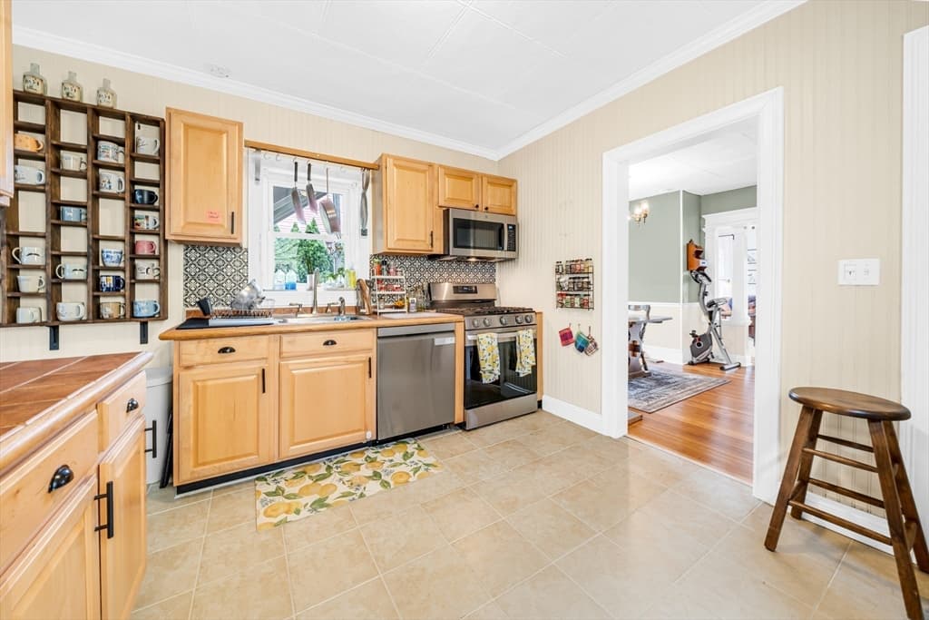 9 Sycamore St, Somerville MA 02143 photo 9