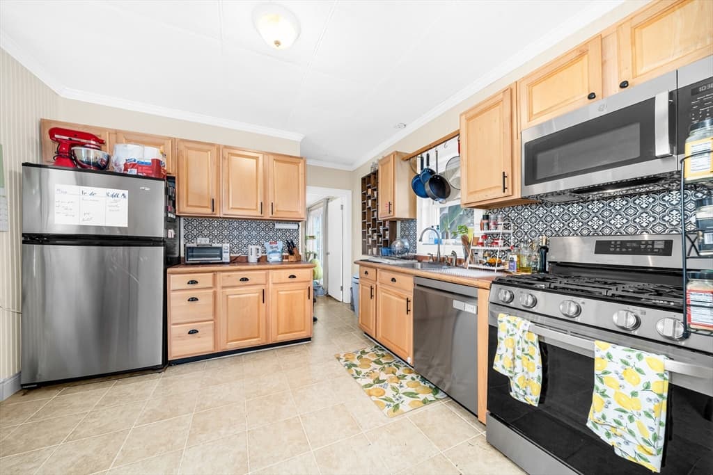 9 Sycamore St, Somerville MA 02143 photo 8