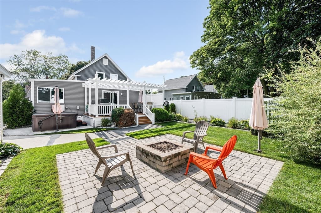 9 Cottage Street, Dracut MA 01826 photo 2