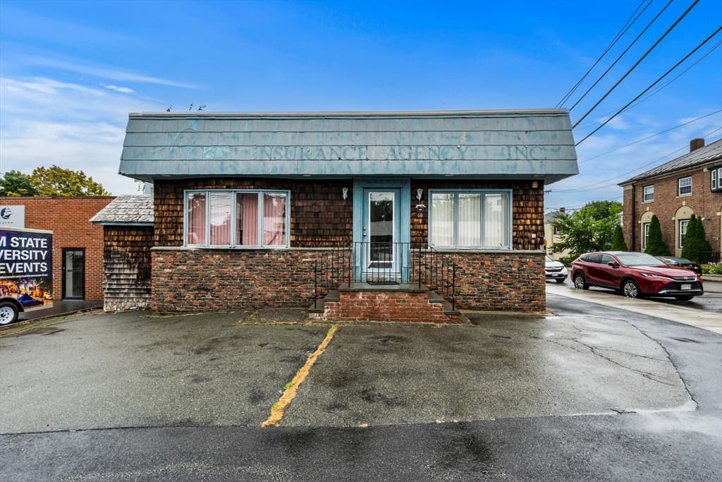 66 Loring Ave, Salem MA 01970