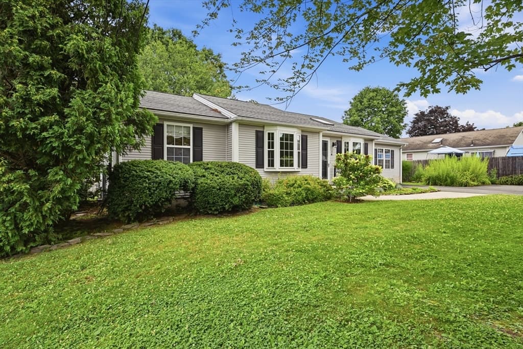 14 Florence Rd, Easthampton MA 01027 photo 3